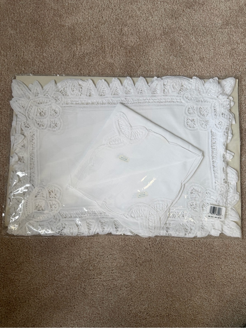 Lace Placemat and Napkin Set of 4 NIB eyelet lace placemat